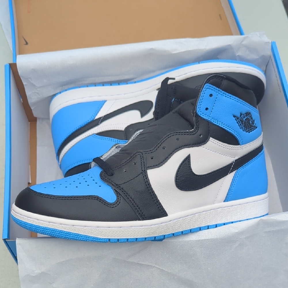 Nike Air Jordan 1 High Retro OG - UNC Toe - Men's Size 11 ( DZ5485-400 )